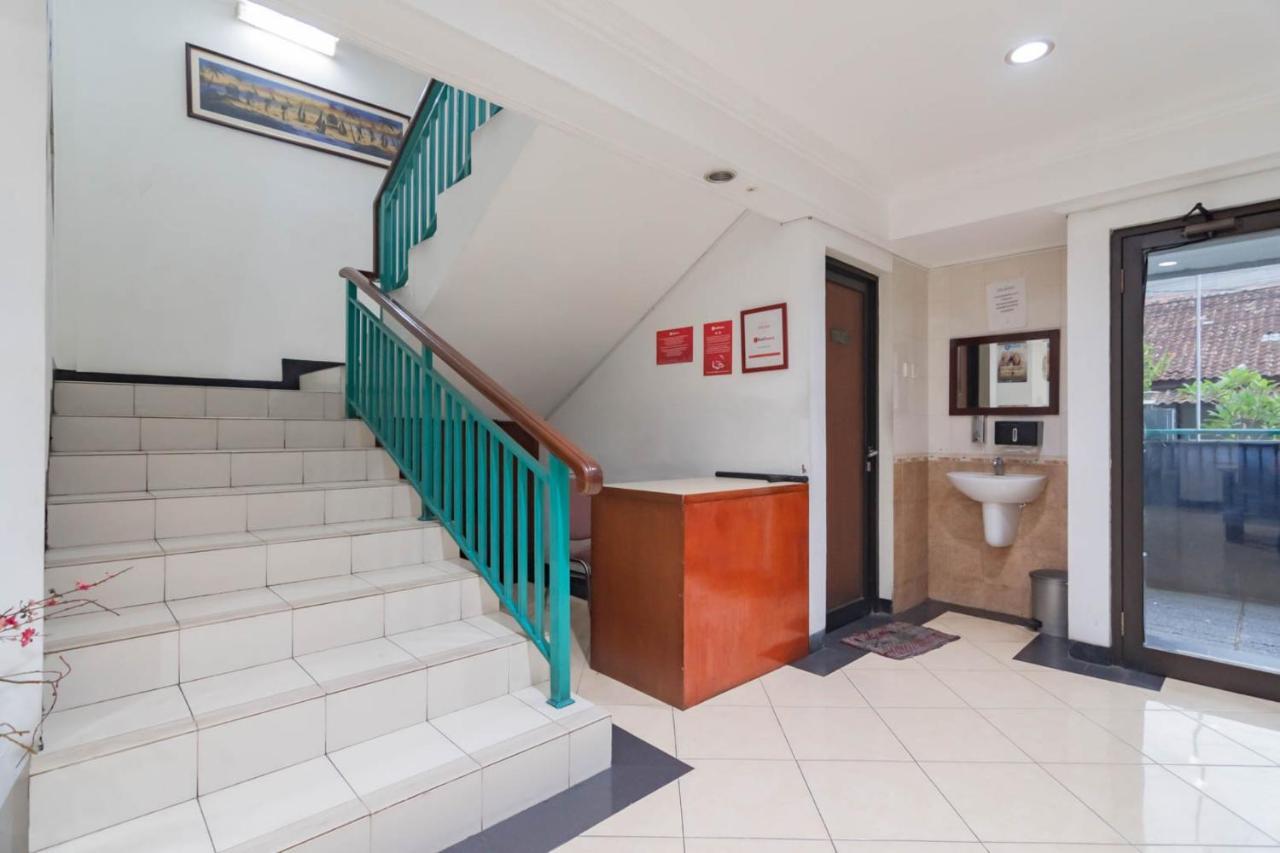 Hotel RedDoorz @ Buah Batu Bandung Zewnętrze zdjęcie