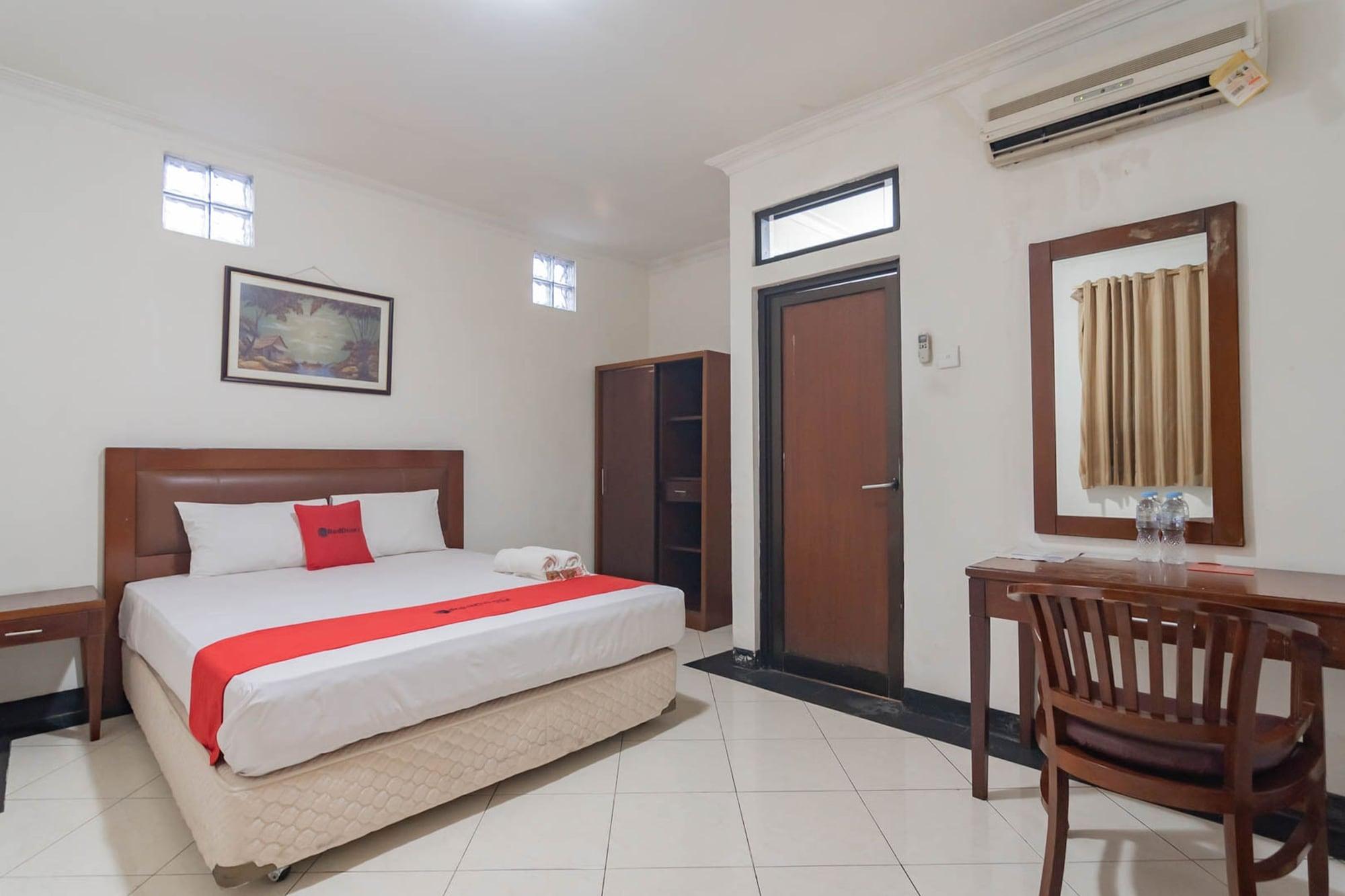 Hotel RedDoorz @ Buah Batu Bandung Zewnętrze zdjęcie