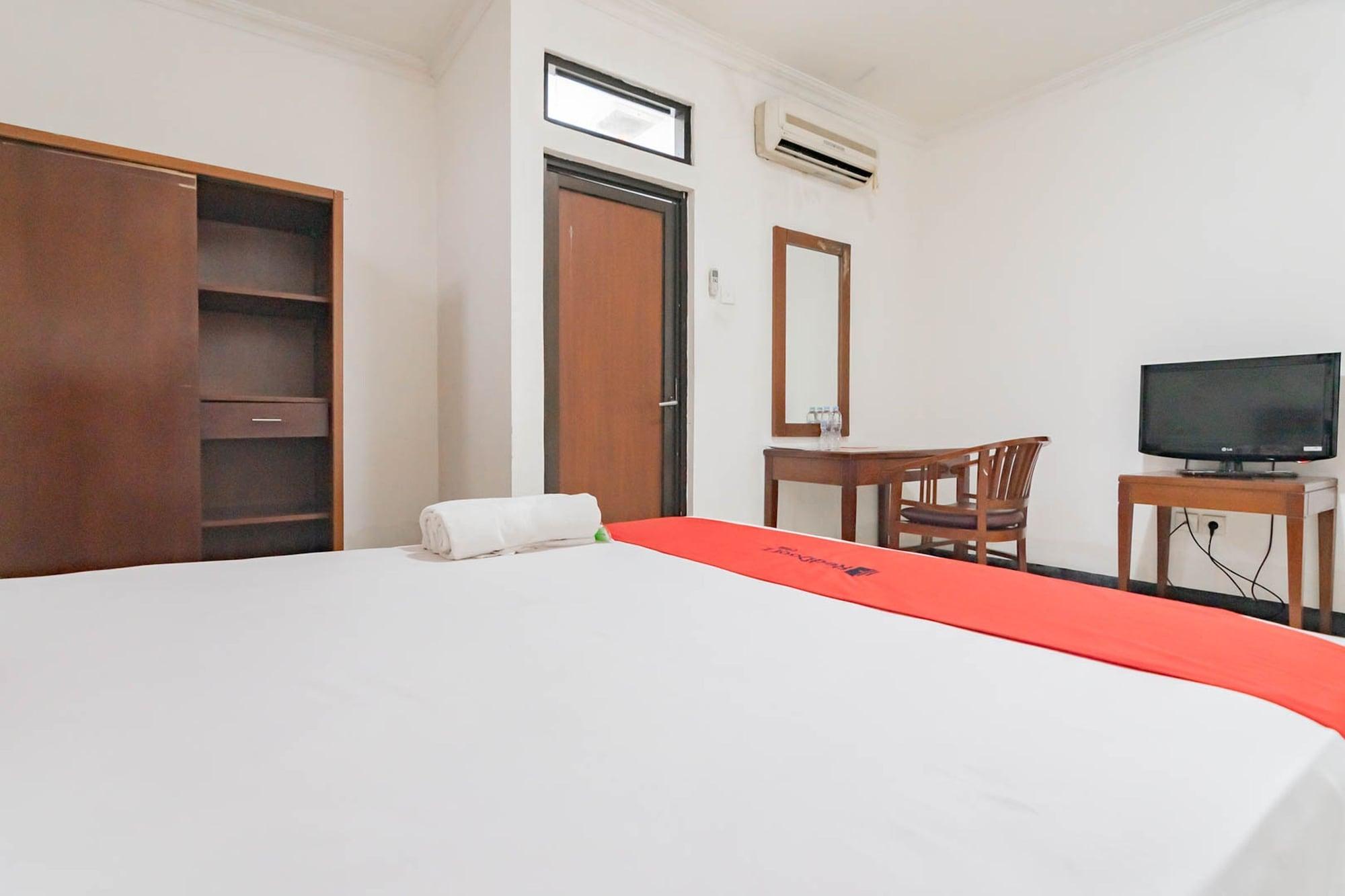 Hotel RedDoorz @ Buah Batu Bandung Zewnętrze zdjęcie