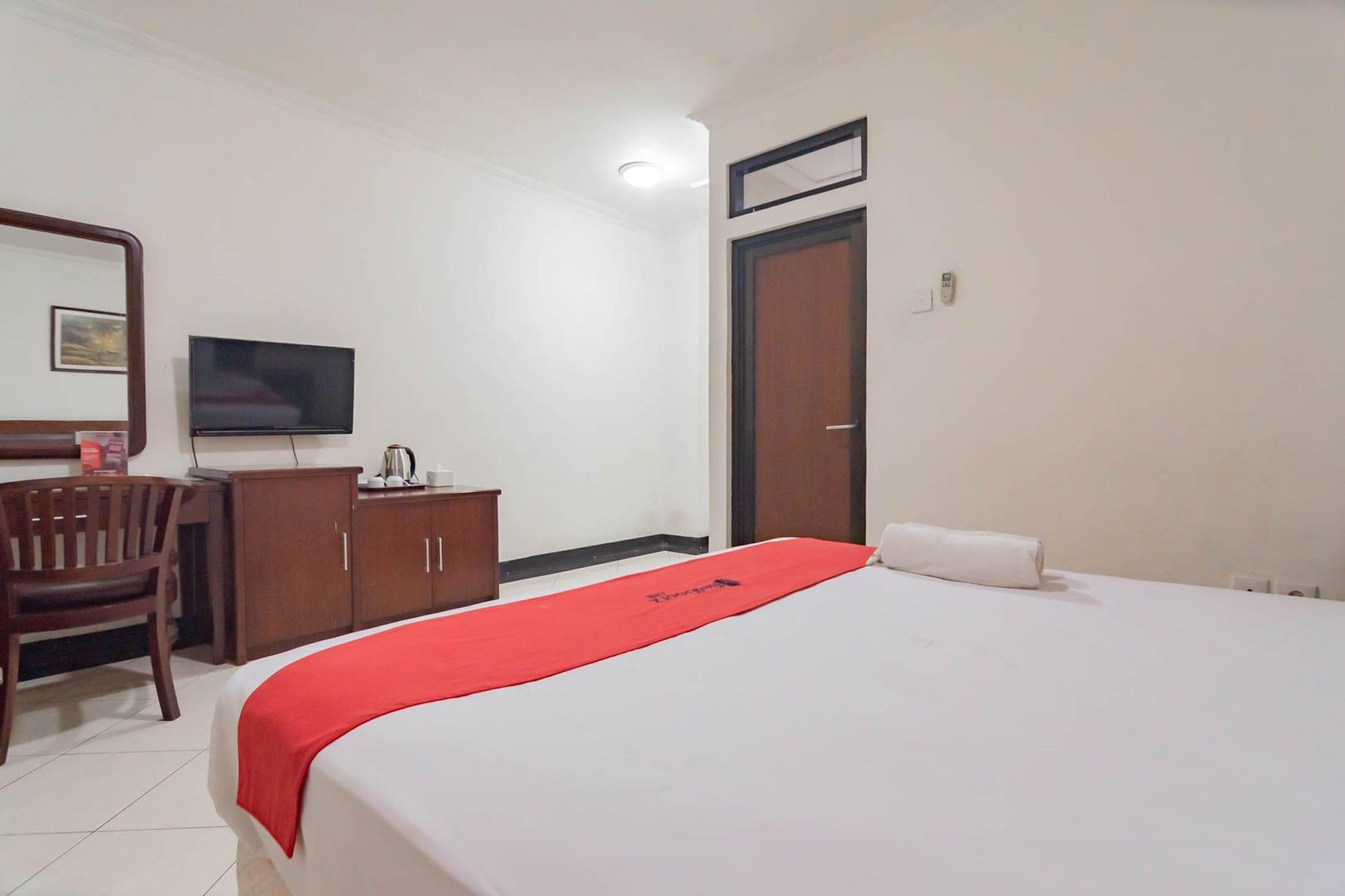 Hotel RedDoorz @ Buah Batu Bandung Zewnętrze zdjęcie