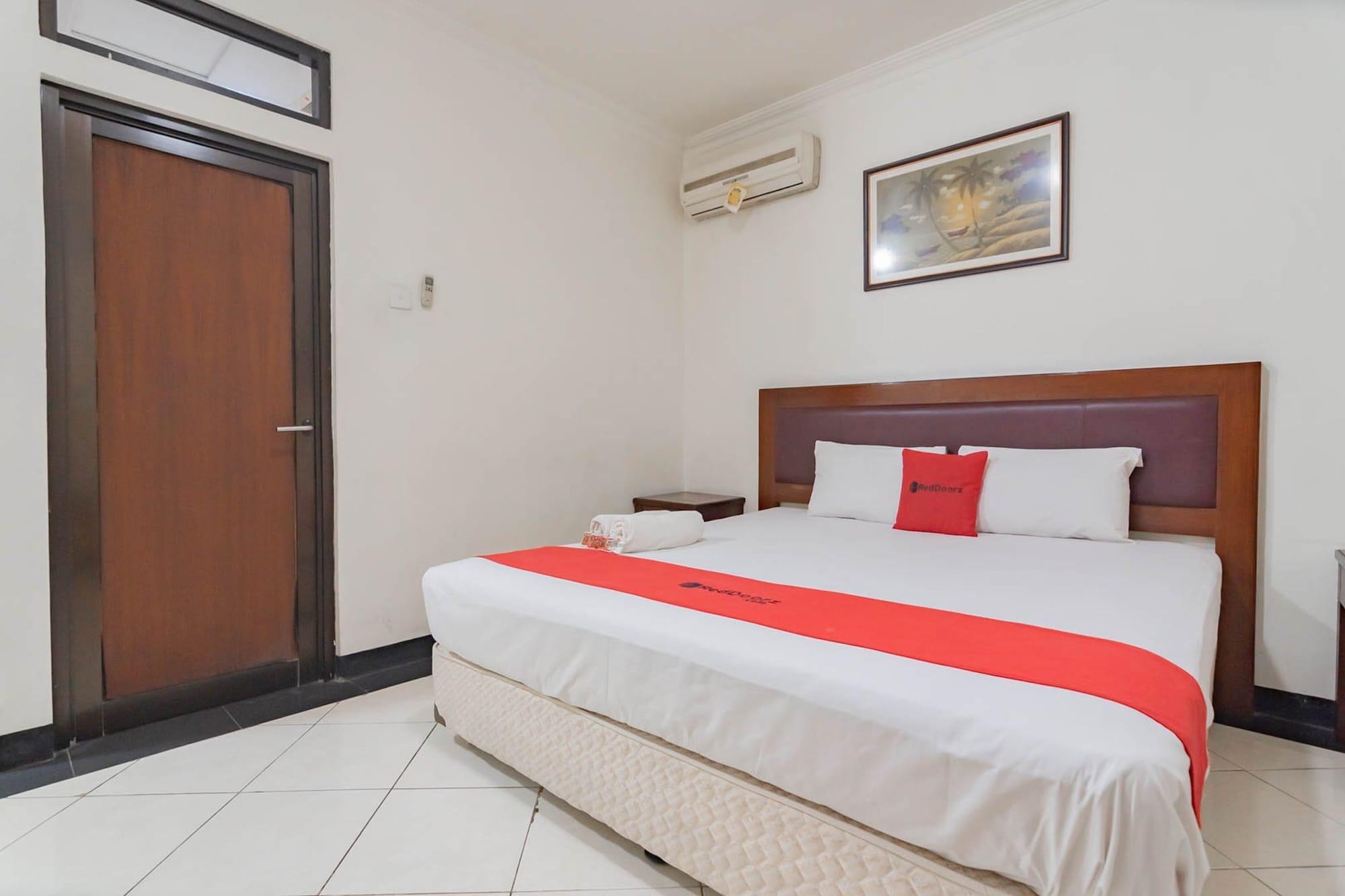 Hotel RedDoorz @ Buah Batu Bandung Zewnętrze zdjęcie