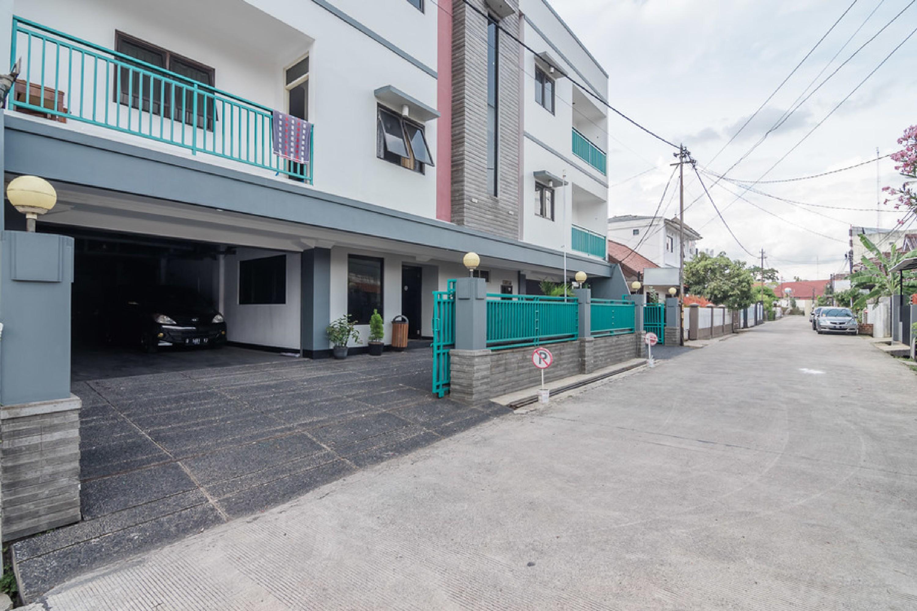 Hotel RedDoorz @ Buah Batu Bandung Zewnętrze zdjęcie